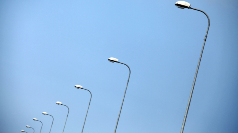 A relação entre luz e prevenção de riscos no trânsito é tema da análise de Aldo Vendramin.