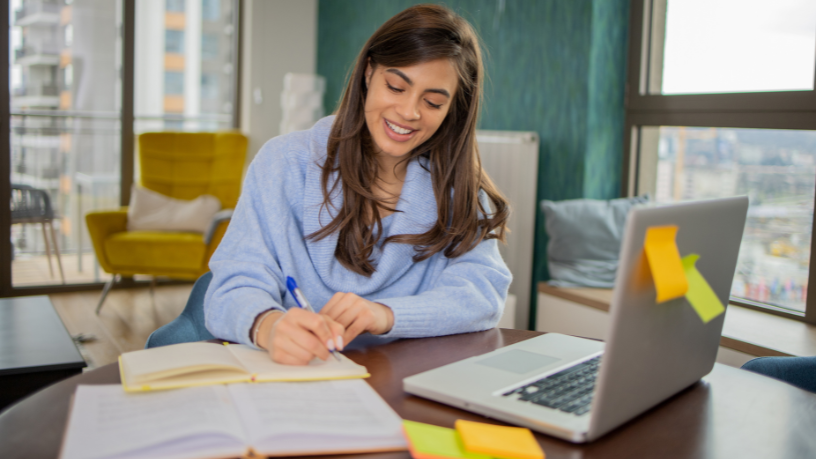 Sérgio Bento De Araújo reforça que o ensino à distância para formação docente exige critérios claros de qualidade e acompanhamento pedagógico.