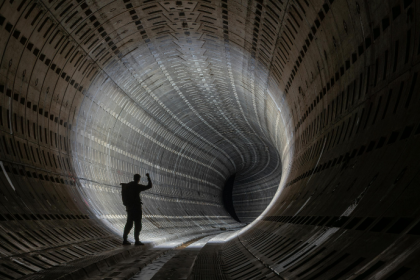 O consórcio americano escolhido para construir o túnel da Linha 5 sob o Lago de Michigan reforça a segurança energética em um projeto analisado por Paulo Roberto Gomes Fernandes.